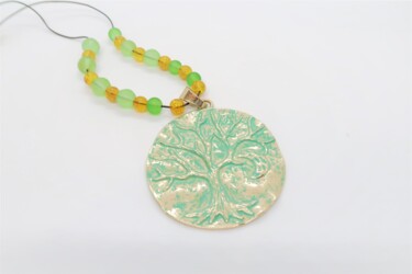 Collier de perles vertes et jaune, pendentif arbre vert Design intitulée "Collier de perles v…" par Manuèle Derreumaux, Œuvre d'art originale, Bijoux