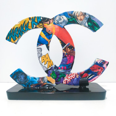 Скульптура под названием "Chanel Comics" - This Is Not A Toy, Подлинное произведение искусства, Смола