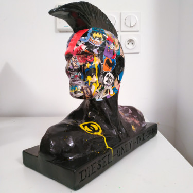 Escultura titulada "Batman On Iroquois" por This Is Not A Toy, Obra de arte original, Yeso