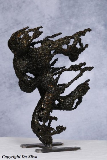 Sculpture titled "le temps qui court" by Manuel Dasilva, Original Artwork, Metals