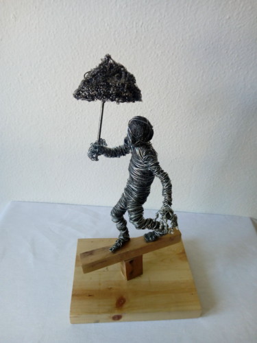 Sculpture titled "La sombrilla" by Manuel López Barón, Original Artwork, Wire