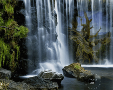Photographie intitulée "La cascade" par Florence Castelli  Flofloyd, Œuvre d'art originale
