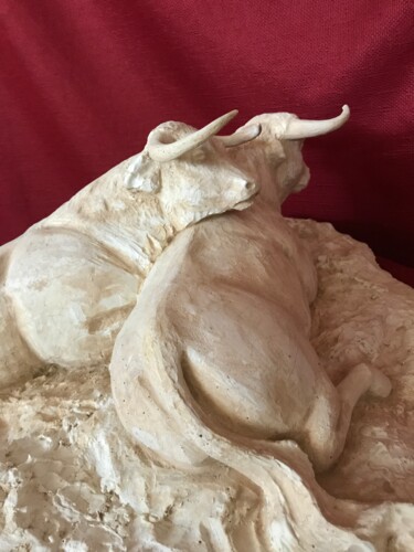 Sculptuur getiteld "Toros sesteando" door Mar Blazquez, Origineel Kunstwerk, Gietwerk