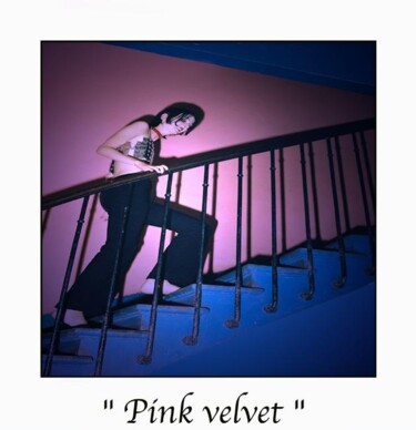 Photographie intitulée "Pink Velvet" par Marc Acquaviva, Œuvre d'art originale