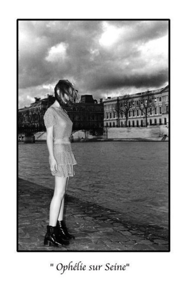 Photographie intitulée "Ophélie sur Seine" par Marc Acquaviva, Œuvre d'art originale