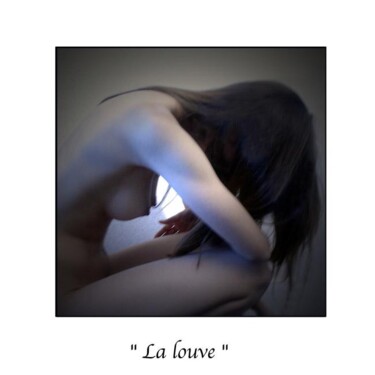 Photographie intitulée "La louve" par Marc Acquaviva, Œuvre d'art originale