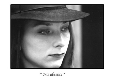 Photographie intitulée "Iris absence" par Marc Acquaviva, Œuvre d'art originale