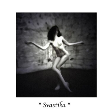 Photographie intitulée "Svastika" par Marc Acquaviva, Œuvre d'art originale