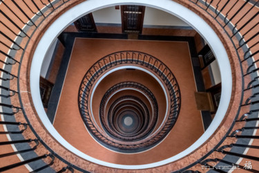Photographie intitulée "escalier en spiral" par Marc Knecht Photographe, Œuvre d'art originale, Photographie non manipulée