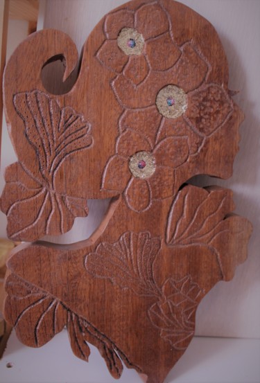 Sculpture titled "femme aux fleurs" by Marcelhenri De Sa, Original Artwork, Wood