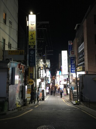 Photographie intitulée "Seoul quiet street…" par Marcello Cultrera, Œuvre d'art originale, Photographie numérique