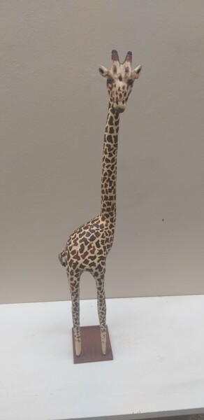 Skulptur mit dem Titel "Escultura Girafa" von Márcio França, Original-Kunstwerk, Holz