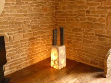 Escultura intitulada "LUMIÈRE INTÉRIEURE…" por Marc Mugnier, Obras de arte originais, Pedra