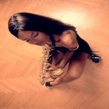 Fotografia intitulada "Sax woman" por Marco Di Francisca, Obras de arte originais, Fotografia Manipulada