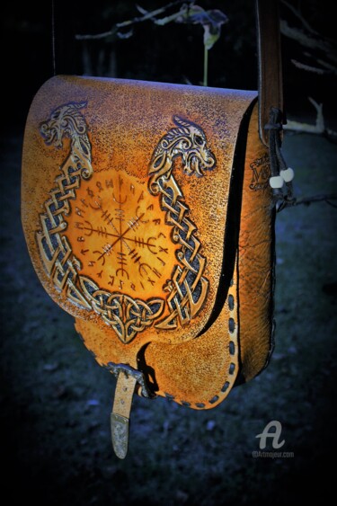 Artcraft titled "Sac besace VIKING e…" by Margaery, Original Artwork, Handbags