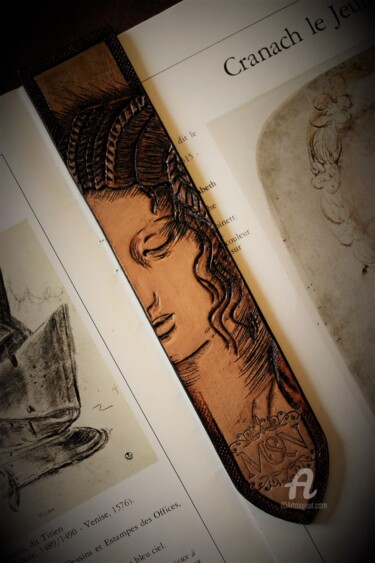 Artisanat intitulée "Marque-page en cuir…" par Margaery, Œuvre d'art originale