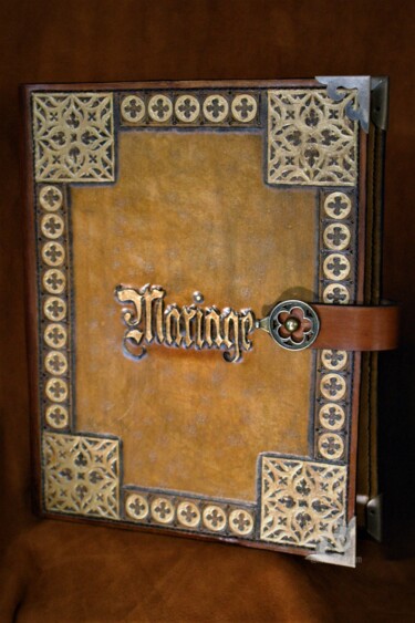 Artisanat intitulée "Livre d'or de maria…" par Margaery, Œuvre d'art originale