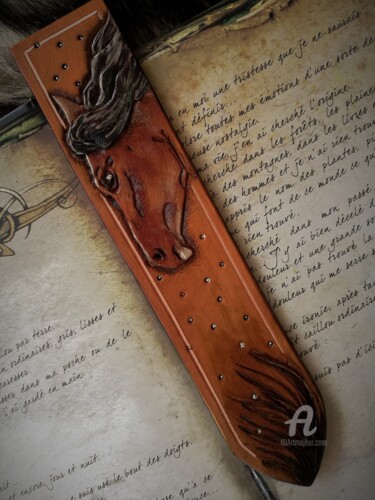 Artisanat intitulée "Marque-page en cuir…" par Margaery, Œuvre d'art originale