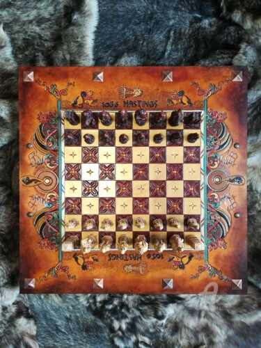 Sculpture intitulée "Jeu d'échecs médiév…" par Margaery, Œuvre d'art originale, Acrylique