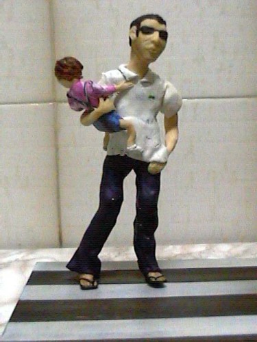 Sculpture titled "Pasando con niño" by Margarita, Original Artwork