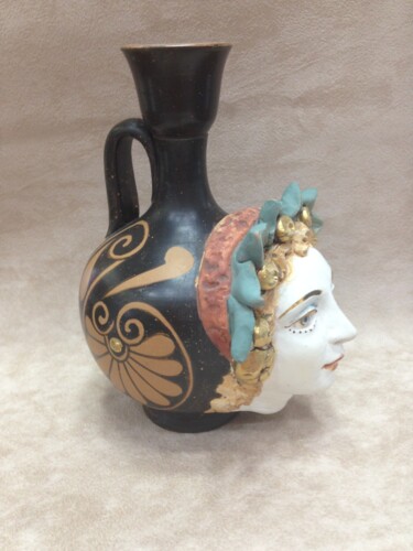 Скульптура под названием "Parfumerie bottle" - Margia Tasanataki, Подлинное произведение искусства, Керамика