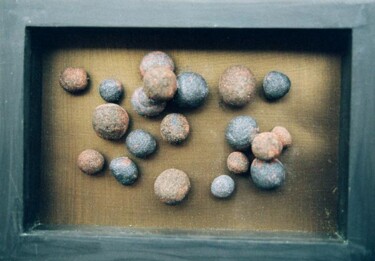Sculpture titled "LES BOULES II" by Maria Antónia Santos, Original Artwork, Objects Mounted on artwork_cat.
