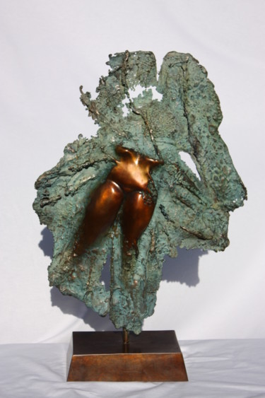 Sculpture titled "LE PIEGE de Métranve" by Maria Elena Thiery, Original Artwork, Metals