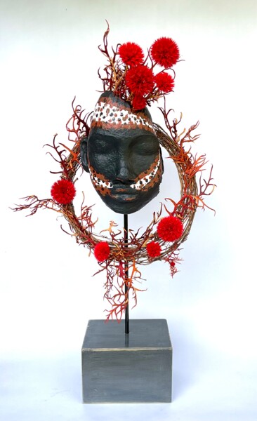 Escultura intitulada "Chico Tribu Mursi" por Maria Larromana, Obras de arte originais, Papel machê