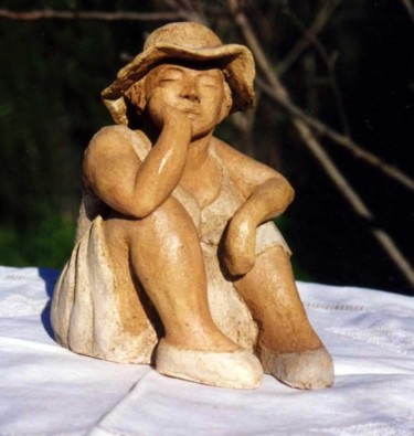 Sculpture titled "Jeune femme au chap…" by Marian Cobos, Original Artwork