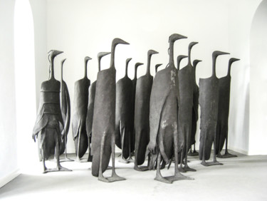 Scultura intitolato "15 große Vögel (Old…" da Marianne Roetzel, Opera d'arte originale, Metalli
