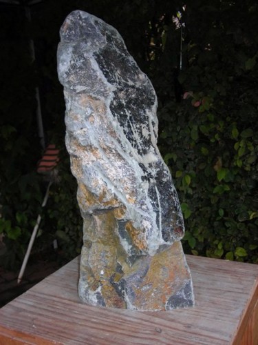 Sculpture titled "dans les jupes-brut" by Marianne Monnoye-Termeer, Original Artwork, Stone