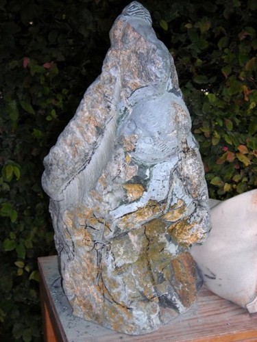 Sculpture titled "dans les jupes brut" by Marianne Monnoye-Termeer, Original Artwork, Stone