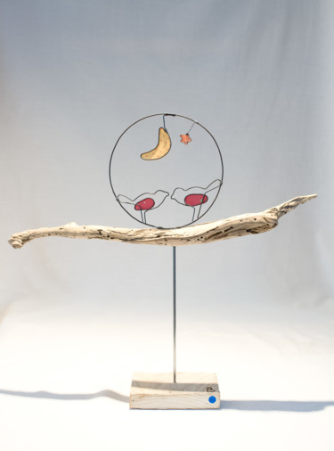 Sculpture intitulée "deux oiseaux au cla…" par Marie Brient, Œuvre d'art originale, Bois