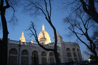 Photographie intitulée "Montmartre la nuit.…" par Marie-José Longuet, Œuvre d'art originale, Photographie numérique