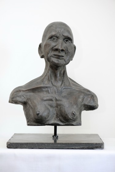 Sculpture titled "old women" by Marie-Laure Bouchery (Ex Damas), Original Artwork, Ceramics