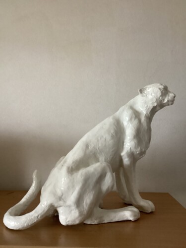 Sculpture titled "GUEPARD" by Marie-Michèle Rouchon, Original Artwork, Clay