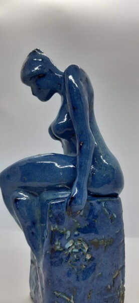 Skulptur mit dem Titel "Lilly penchée en av…" von Marie Pascale Martins, Original-Kunstwerk, Terra cotta