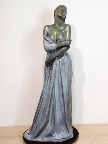 Sculpture titled "Drapée" by Marie-Paule Deville-Chabrolle, Original Artwork, Bronze