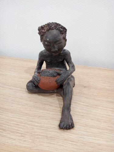 Sculpture intitulée "joueur de sanza" par Marie Pendelio, Œuvre d'art originale, Argile