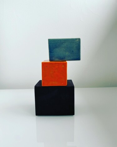 Скульптура под названием "Cubes I" - Marie-Pierre Montet, Подлинное произведение искусства, Терракота