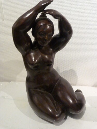 Sculpture titled "Lola" by Marie Saksik, Original Artwork, Bronze