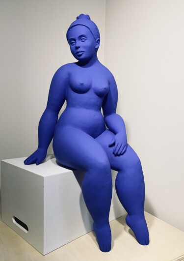 Sculpture titled "Suzy KA" by Marie Saksik, Original Artwork, Terra cotta