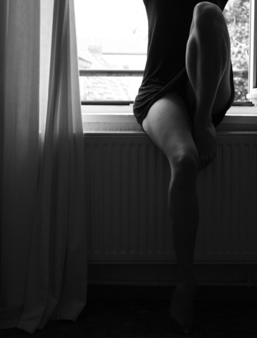 Photographie intitulée "Jeu de jambes" par Marie Louis, Œuvre d'art originale