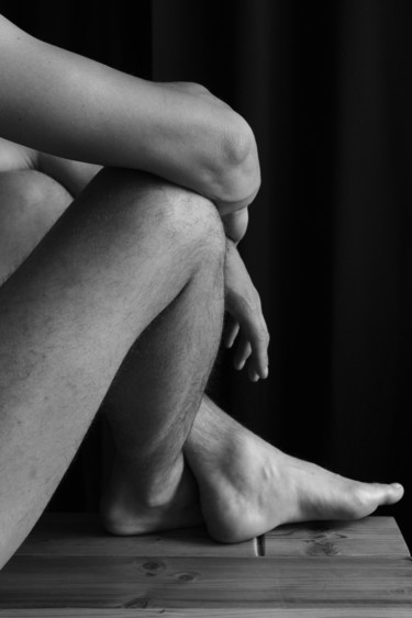 Photographie intitulée "Les jambes de J." par Marie Louis, Œuvre d'art originale