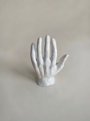 Sculpture intitulée "Ceramic hand sculpt…" par Mariia Riznyk, Œuvre d'art originale, Céramique