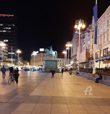 Fotografia intitulada "Zagreb,  The square…" por Marija Sviličić, Obras de arte originais, Fotografia digital