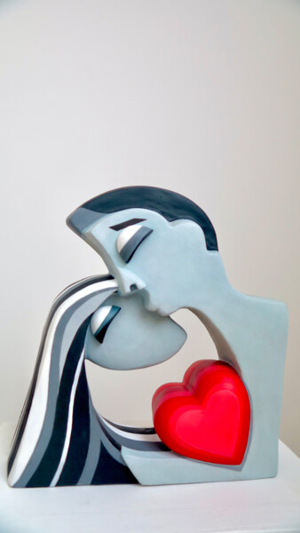 Скульптура под названием "Intertwined" - Marilene Salles, Подлинное произведение искусства, Смола