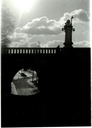 Fotografia intitolato "Pont de l'Université" da Marine Colombier, Opera d'arte originale, fotografia a pellicola