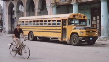 Photographie intitulée "bus scolaire offert…" par Mario Bondanini, Œuvre d'art originale