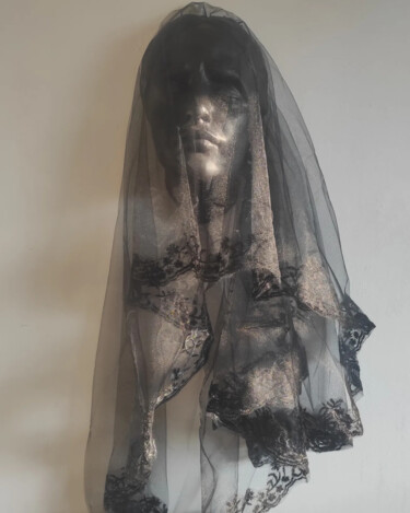 Sculpture intitulée "La Vedova (la Veuve)" par Marion Cheung, Œuvre d'art originale, Plâtre
